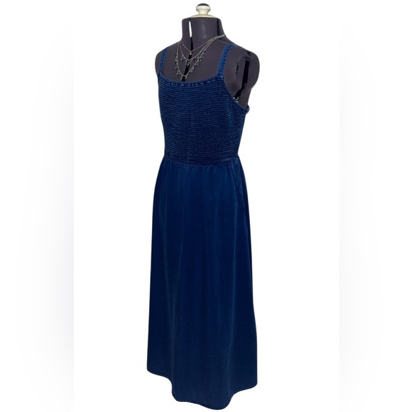 Old Navy Blue Smocked Maxi Dress Size S - Picture 2 of 9